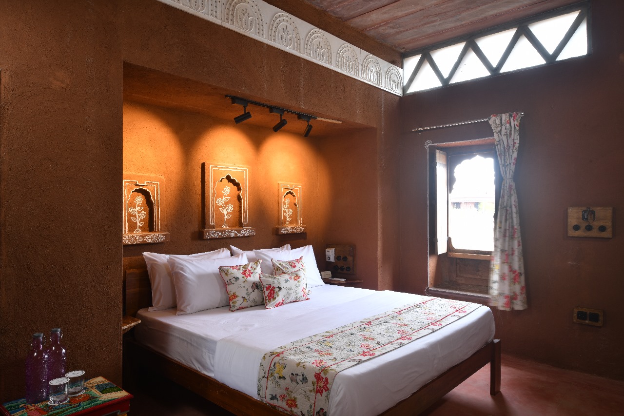 COTTAGE ROOM