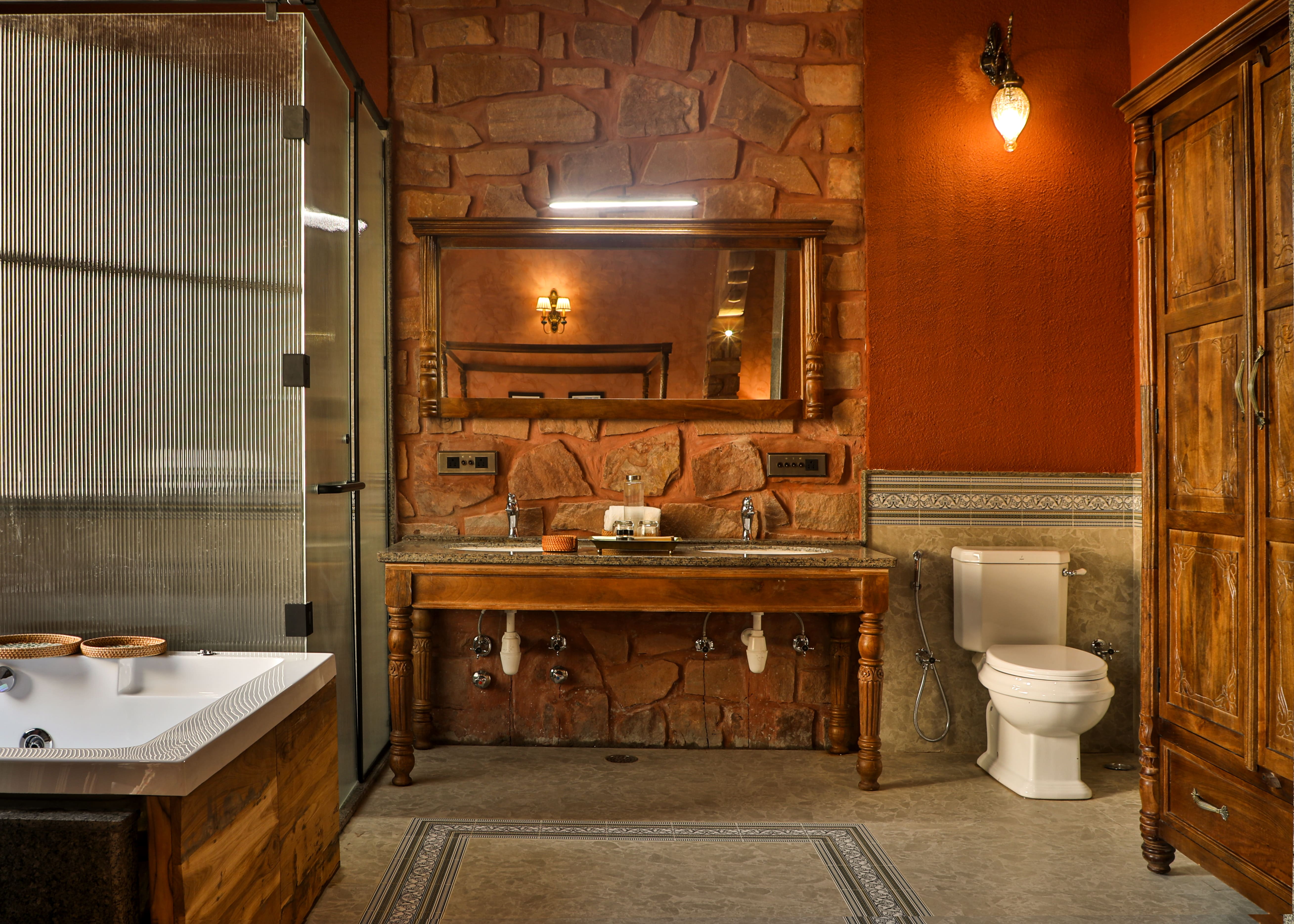 Luxury Suite with Jacuzzi Detail View